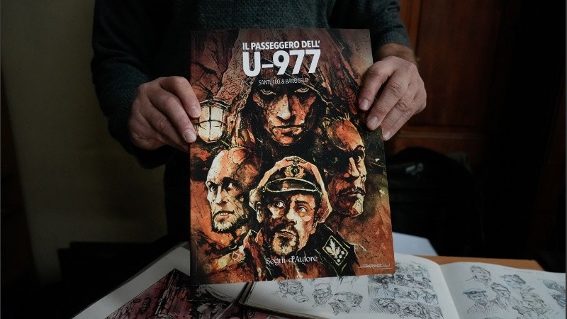 El libro publicado por Barocelli y Santullo, basado en una historia de terror y aventuras de un submarino nazi arribado a la Argentina.