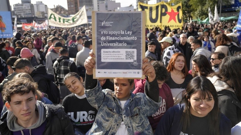 Docentes y estudiantes de Rosario participan este jueves de una nueva Marcha Federal Universitaria.