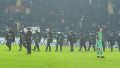 El gobierno provincial justificó el operativo en el estadio de Colón y aseguró que “no quedaba otra alternativa”