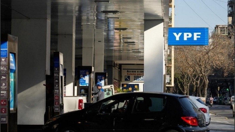 YPF anunció que baja 4% el precio de los combustibles: ¿desde cuándo? YPF anunció que baja 4% el precio de los combustibles: ¿desde cuándo?